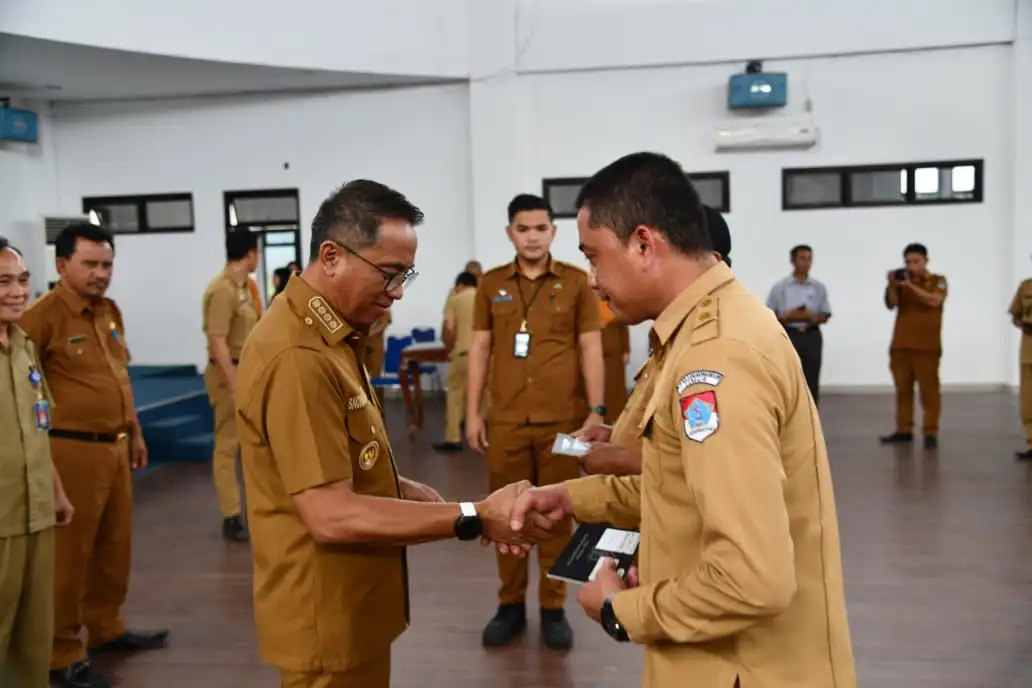 Bupati Boltim Tandatangani NPHD dan Serah Terima Kendis ke Pemdes