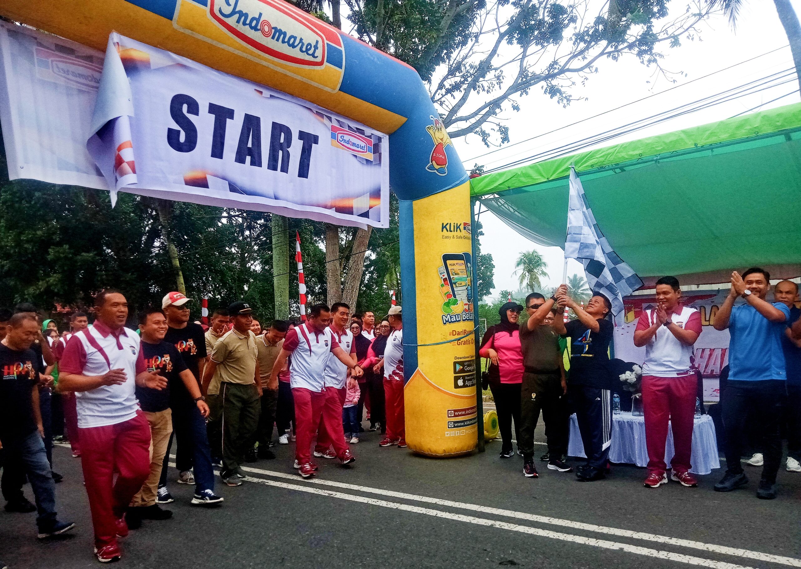 Peringati HPN, Wawali Kotamobagu Lepas Jalan Santai Bersama Polres, Kodim dan PWI