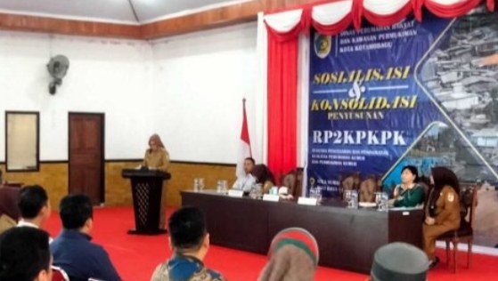 Wali Kota Kotamobagu Ir. Hj. Tatong Bara membuka Sosialisasi dan Konsolidasi Penyusunan RP2KPKPK, bertempat di Aula Rumah Dinas Wali Kota Kotamobagu, Selasa 21 Maret 2023, Foto : Febri Limbanon.