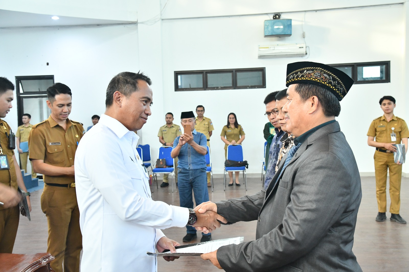 Sachrul Lantik Plt Kepala Disdagkop-UKM, Dua Pj Sangadi, Stafsus dan Staf Ahli