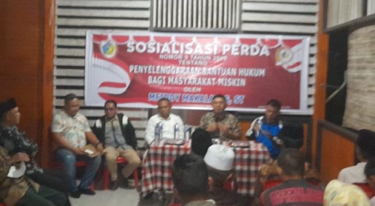 Ketua DPRD Kotamobagu Meiddy Makalalag ST, menyerap Aspirasi Warga Desa Poyowa Besar I, Senin 20 Maret 2023, Foto : Febri Limbanon.