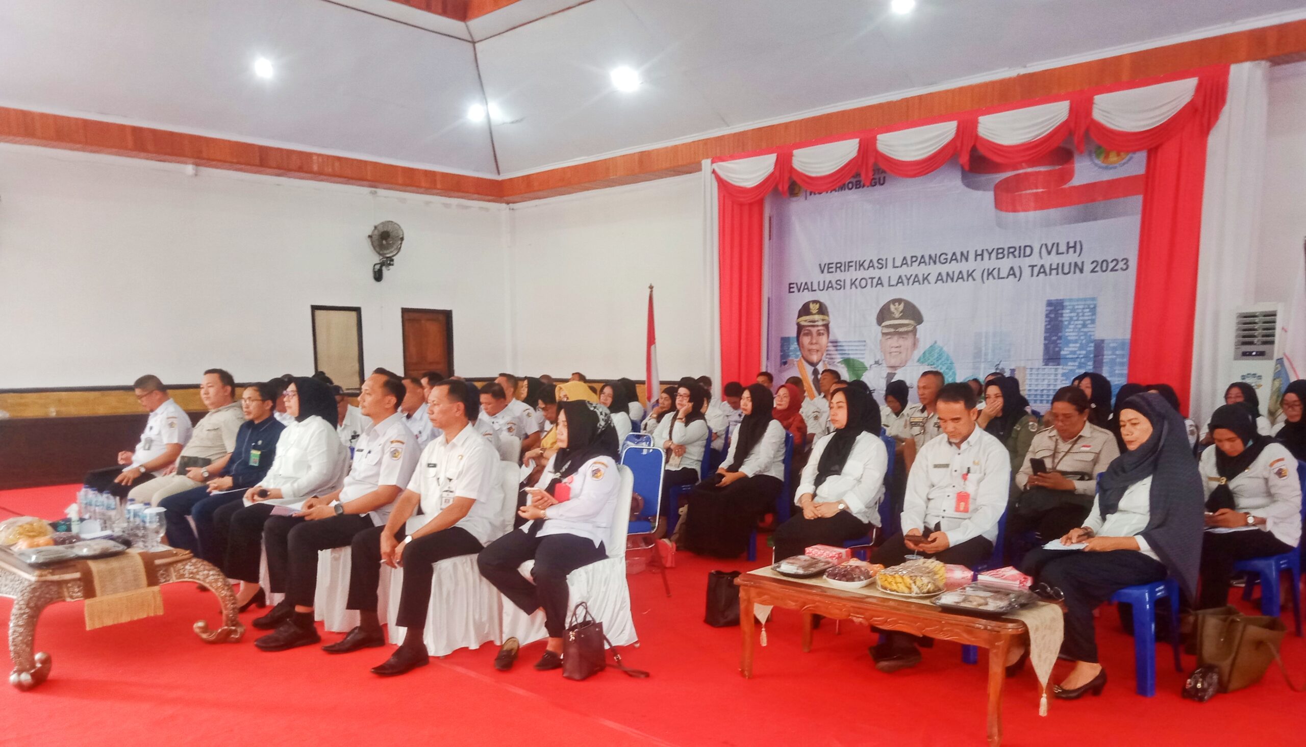 Wali Kota Kotamobagu Ir Hj Tatong Bara, Rabu 24 Mei 2023, mengikuti pelaksanaan kegiatan Verifikasi Lapangan Kota Layak Anak Tahun di Kota Kotamobagu 2023. Foto : Febri Limbanon