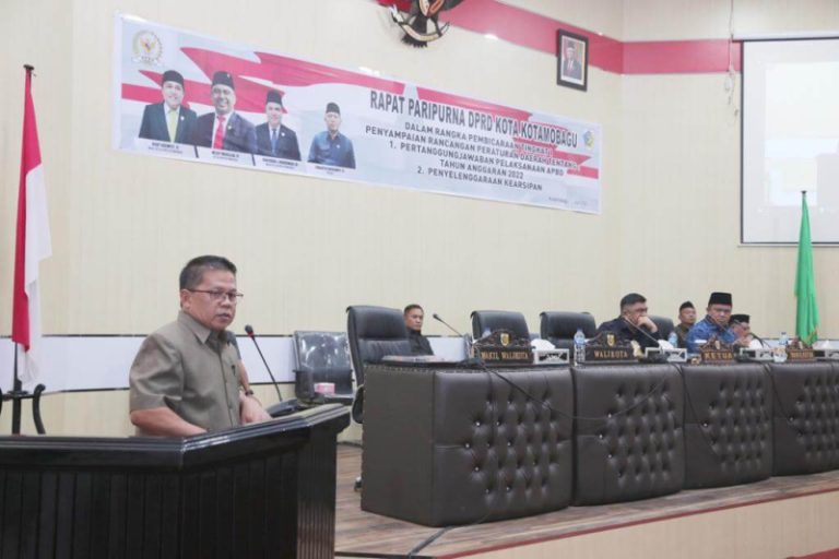 Nayodo Bacakan Sambutan Wali Kota Pada Paripurna Penyampaian Ranperda Pelaksanaan APBD Kotamobagu 2022