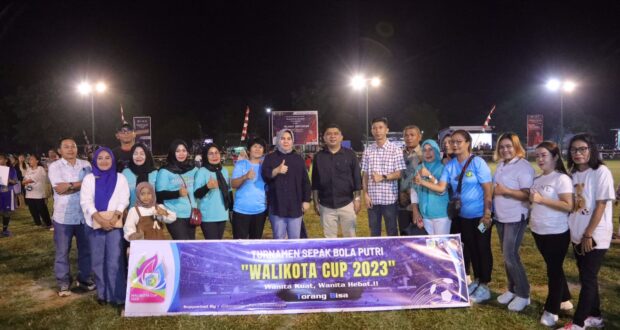 Tatong Bara Buka Turnamen Walikota Cup Sepak Bola Putri se BMR