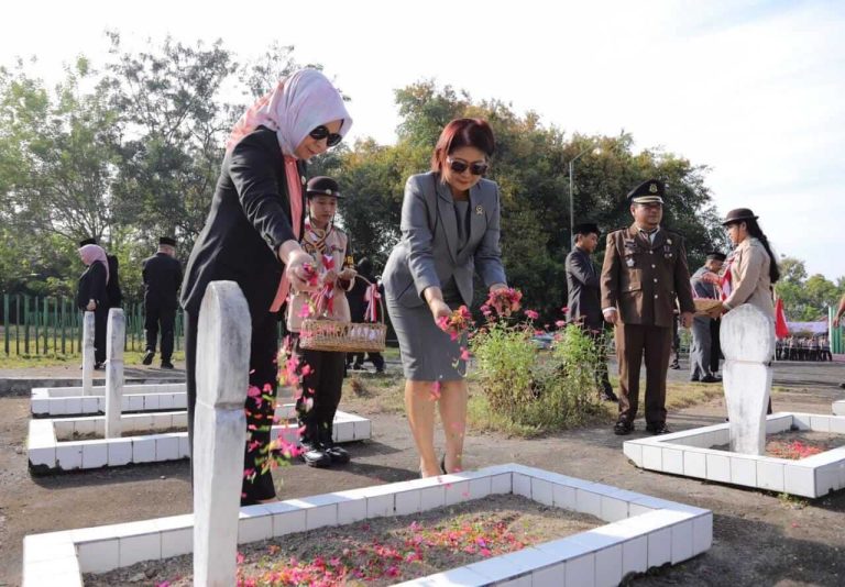 Pemkot Kotamobagu Ziarah ke Makam Pahlawan, Rabu 16 Agustus 2023. Foto : Protokol Dinas Kominfo Kotamobagu.