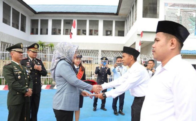 Tatong Bara Serahkan SK Remisi Umum di Rutan Kotamobagu Bagi 187 Napi, Dua Orang Hirup Udara Bebas