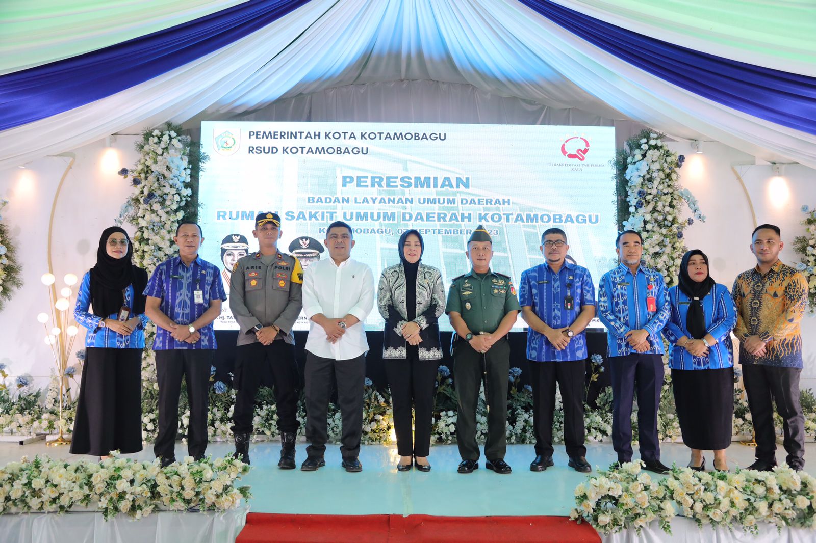 Wali Kota Kotamobagu, Ir. Hj. Tatong Bara, Kamis, 7 September 2023, meresmikan RSUD Kota Kotamobagu yang ditandai dengan gunting pita. Foto : Protokol Dinas Kominfo Kotamobagu.