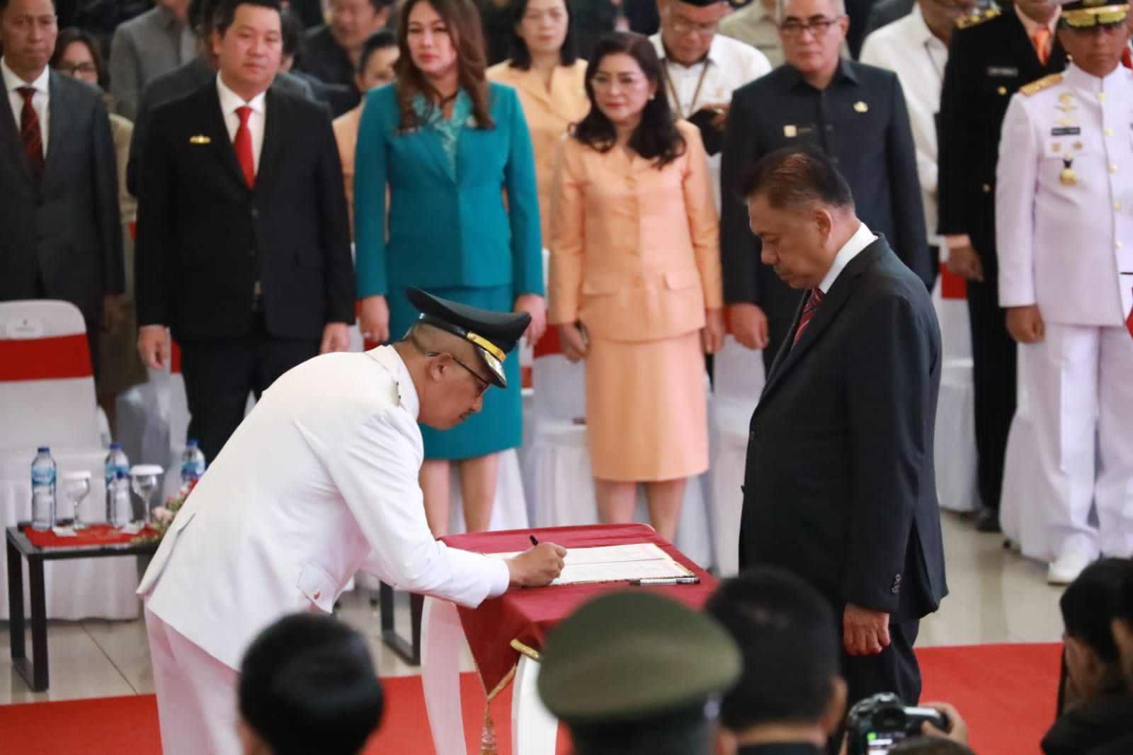 Gubernur Sulut Olly Dondokambey melantik lima kepala daerah di Sulut, Senin 25 September 2023. Foto : Protokol Dinas Kominfo Kotamobagu.