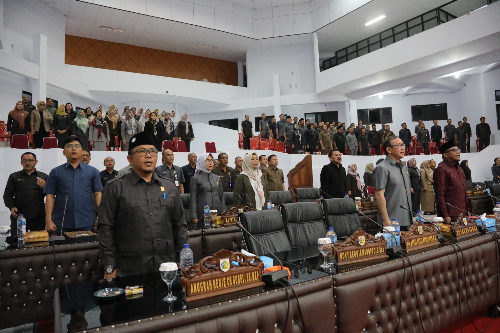 Pj Wali Kota Kotamobagu, Dr. Drs. H. Asripan Nani, M.Si, sampaikan Kebijakan Umum Perubahan APBD serta PPAS Tahun Anggaran 2023, Selasa 26 September 2023 malam. Foto : Protokol Dinas Kominfo Kotamobagu