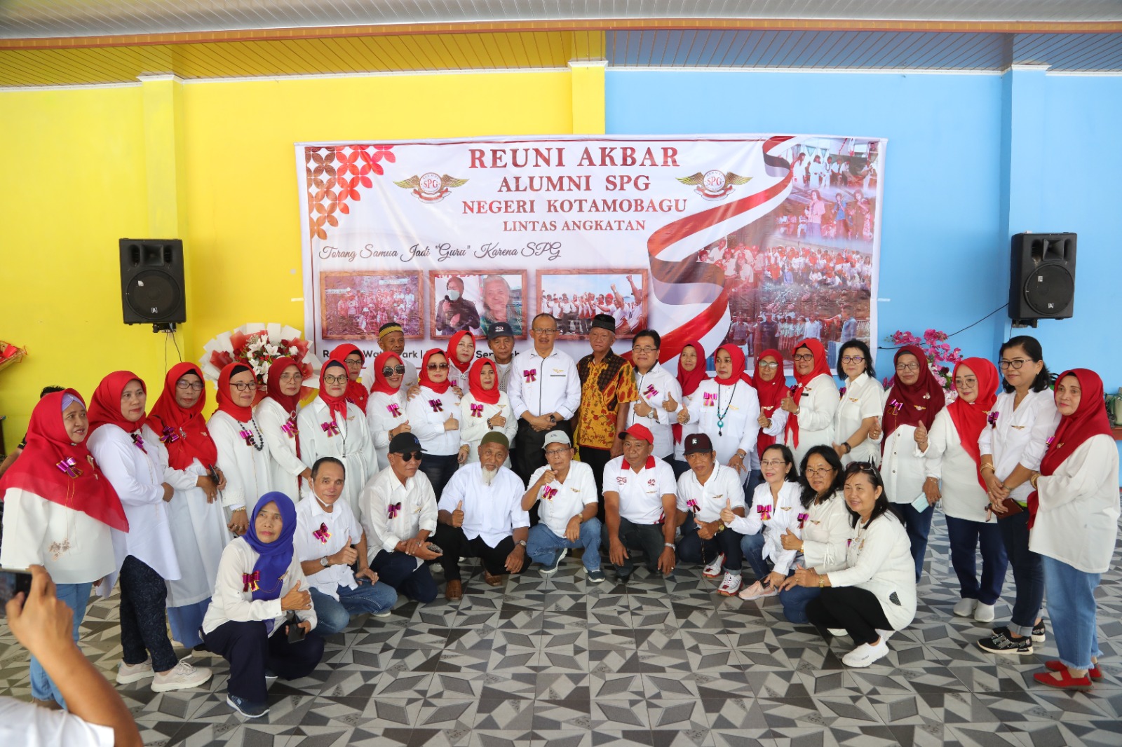 Hadiri Reuni Akbar SPG Negeri Kotamobagu, Pj Wali Kota Kotamobagu, Dr. Drs. Hi. Asripan Nani, M.Si, cerita pengalaman saat bersekolah, Sabtu 30 September 2023. Foto : Protokol Dinas Kominfo Kotamobagu.