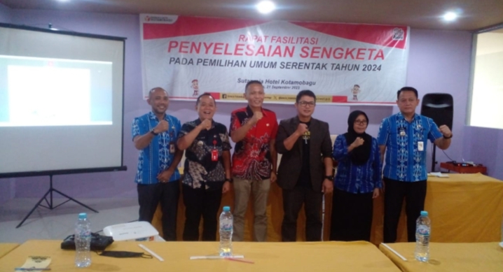 Baswaslu Kotamobagu Gelar Rapat Fasilitasi Penyelesaian Sengketa Pada Pemilu Serentak Tahun 2024, Kamis 21 September 2023. Foto : Lintasindonesia.id/Febri Limbanon.