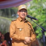 Pj Wali Kota Kotamobagu, Dr. Drs. Asripan Nani, M.Si pimpin apel kerja perdana, Senin 2 Oktober 2023. Foto : Protokol Dinas Kominfo Kotamobagu.