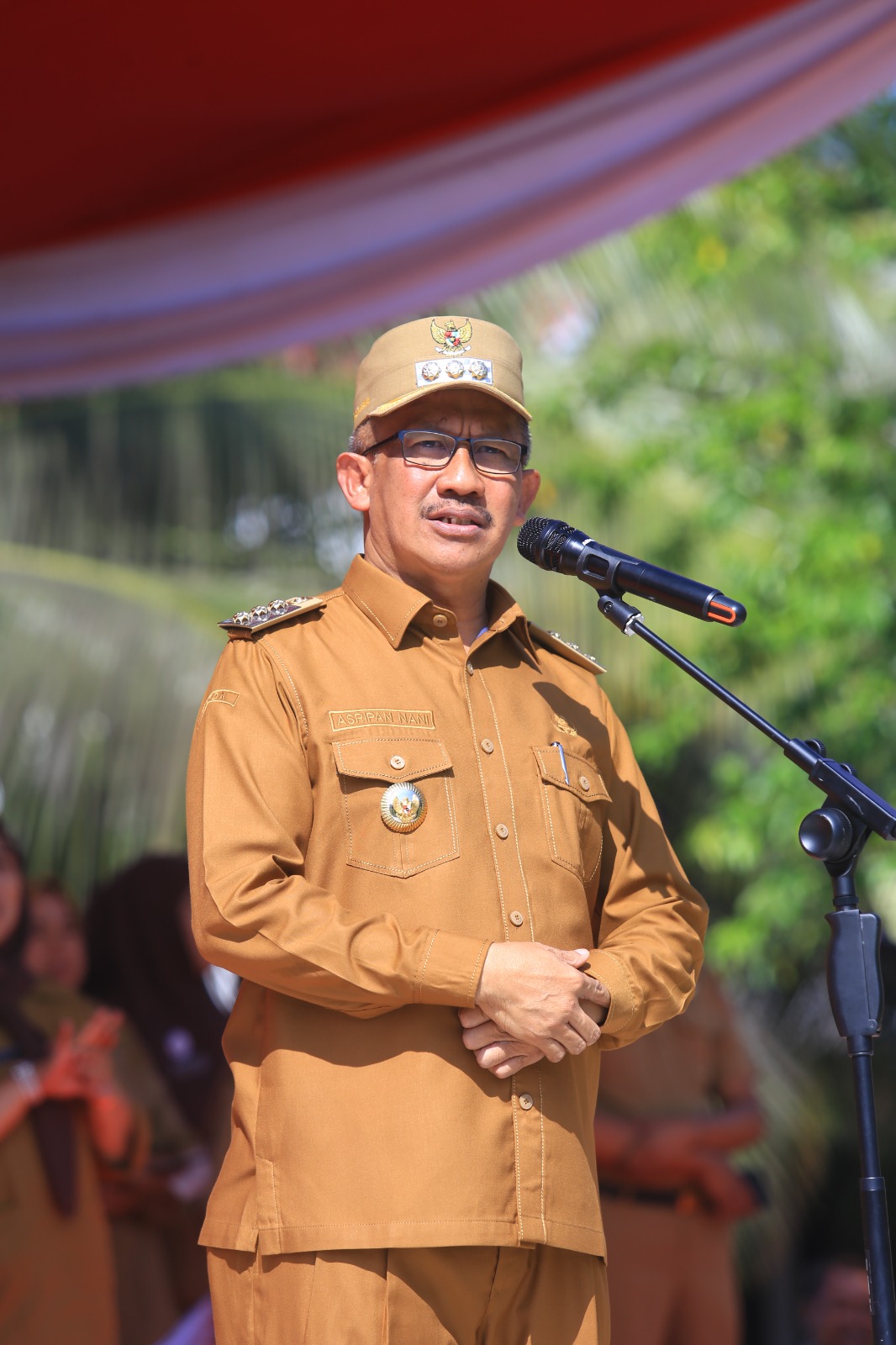 Pj Wali Kota Kotamobagu, Dr. Drs. Asripan Nani, M.Si pimpin apel kerja perdana, Senin 2 Oktober 2023. Foto : Protokol Dinas Kominfo Kotamobagu.