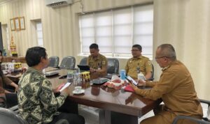 Bangun Sinergitas, Pj Wali Kota Kotamobagu, Dr. Drs. Hi. Asripan Nani, M.Si, bersama Pimpinan BRI Cabang Kotamobagu bahas percepatan ekonomi sektor UMKM, Selasa 3 Oktober 2023. Foto : Protokol Dinas Kominfo Kotamobagu.