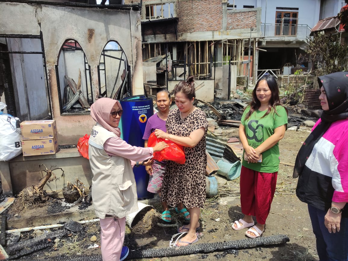 Pemkot Kotamobagu Beri Bantuan Bagi Keluarga Korban Kebakaran di Agoan