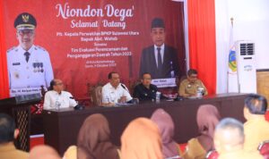 Pj Wali Kota Kotamobagu, Dr. Drs. Hi. Asripan Nani, M.Si, terima kunjungam Plt Kepala Perwakilan BPKP Sulut dan Tim Evaluasi Perencanaan Penganggaran Daerah, Senin 9 Oktober 2023. Foto : Protokol Dinas Kominfo Kotamobagu.