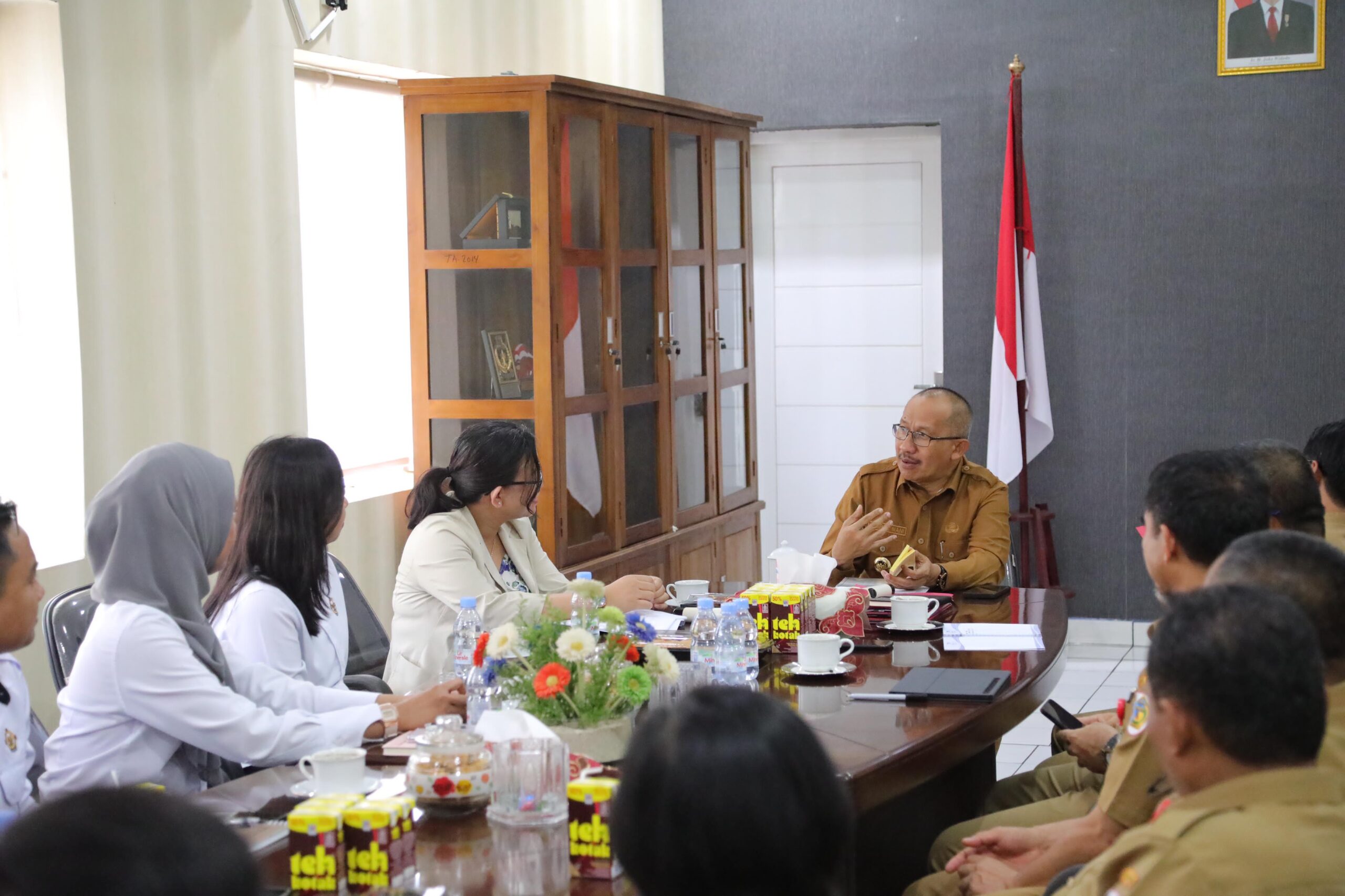 Pj Wali Kota Koamobagu, Dr. Drs. Hi. Asripan Nani, M.Si, Entry Meeting Bersama BPK RI, Bahas Peningkatan Pelayanan Perizinan Sektor Usaha Oleh Pemerintah Daerah, Senin, 16 Oktober 2023. Foto : Protokol Dinas Kominfo Kotamobagu.