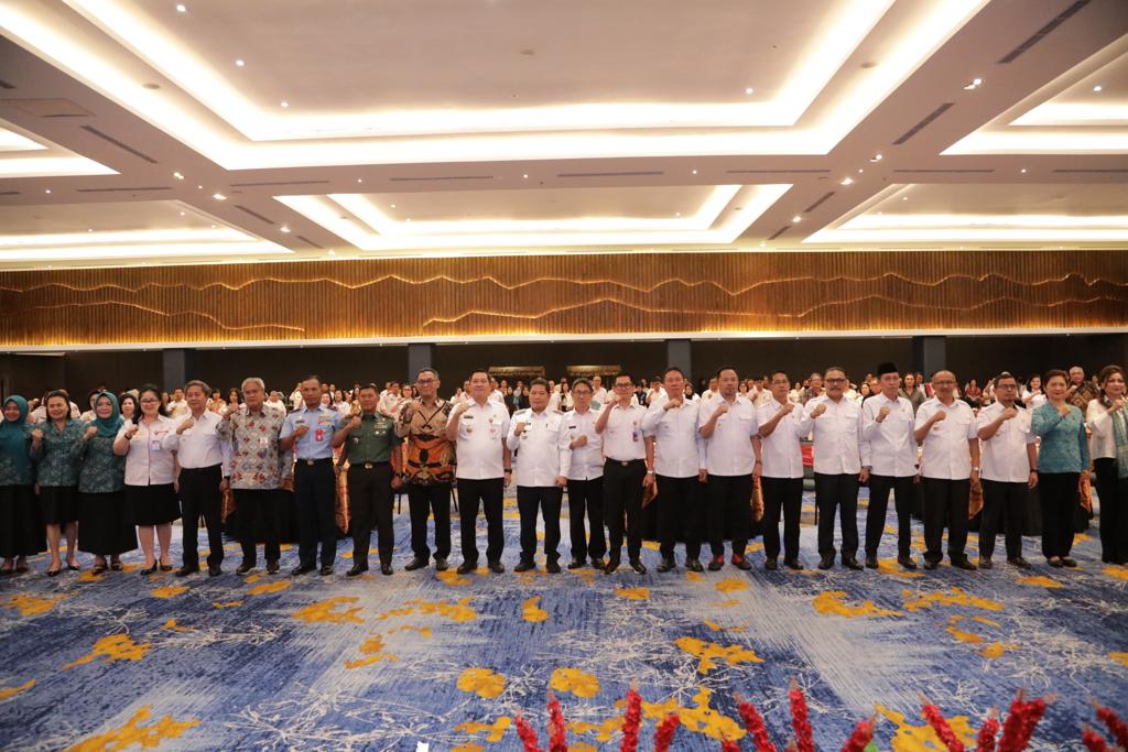 Pj Wali Kota Kotamobagu, Dr. Drs. Hi. Asripan Nani, M.Si, menghadiri Rapat Koordinasi dan Evaluasi Tim Percepatan Penurunan Stunting se-Sulut, Rabu, 18 Oktober 2023. Foto : Protokol Dinas Kominfo Kotamobagu