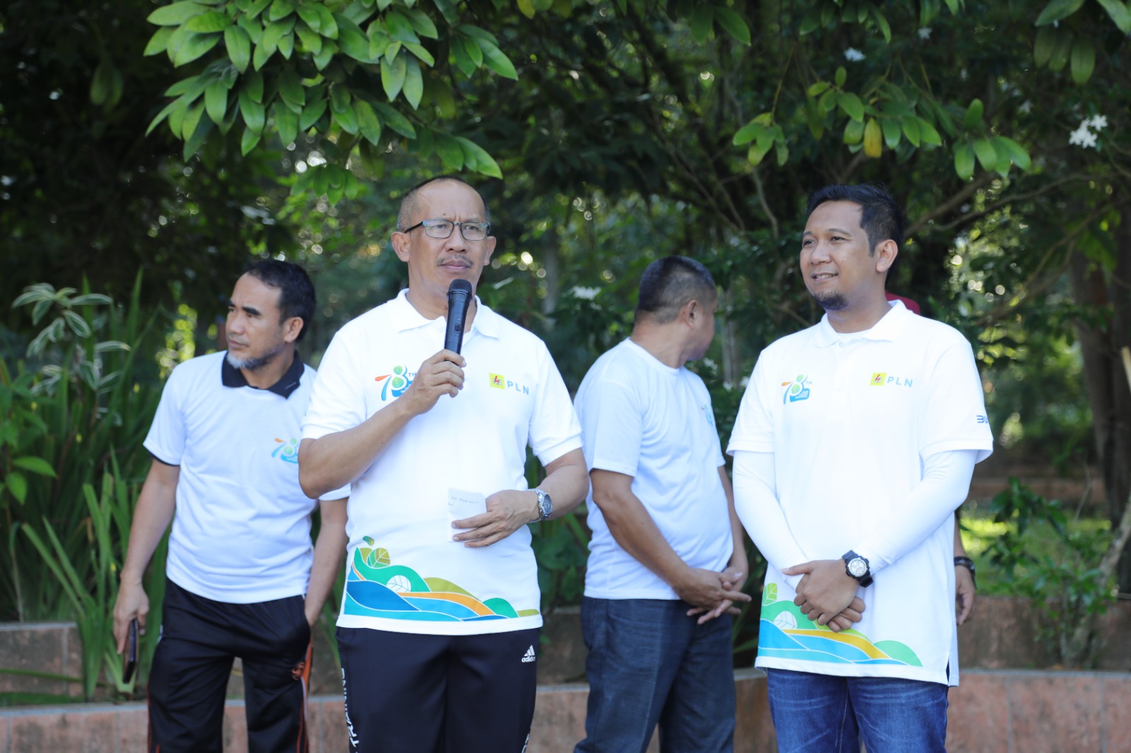 Wali Kota Kotamobagu, Dr. Drs. Hi. Asripan Nani, M.Si, menghadiri Jalan Sehat dan Aksi Bersih Lingkungan dalam Rangka Hari Listrik Nasional ke-78, Jumat, 20 Oktober 2023. Foto : Protokol Dinas Kominfo Kotamobagu.