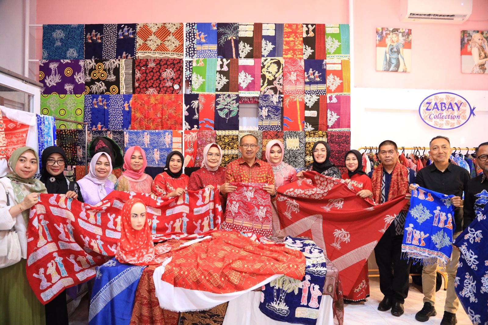 Wali Kota, Asripan Nani Resmikan Qim Bridal dan Zabay Batik Collection dan Batik Bogani