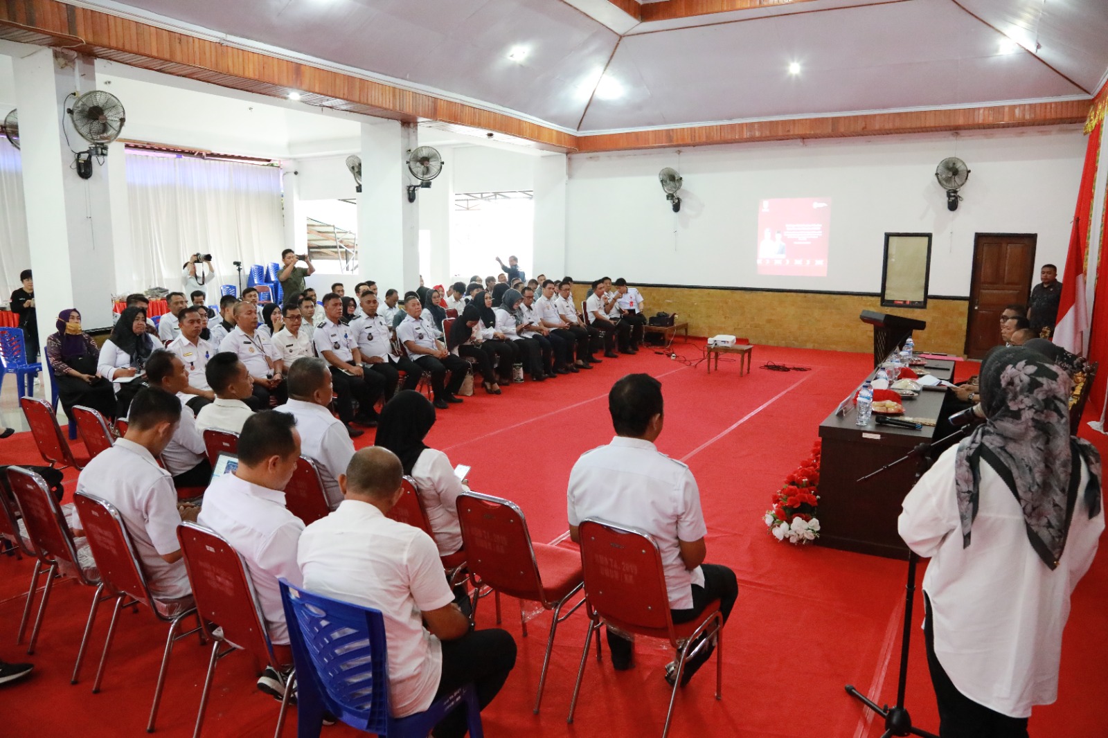 Wali Kota Kotamobagu, Dr. Drs. Hi. Asripan Nani, M.Si, membuka Bimtek Panduan Pelacakan Batas Desa dan Kelurahan Definitif, Rabu, 8 November 2023. Foto : Protokol Dinas Kominfo Kotamobagu.