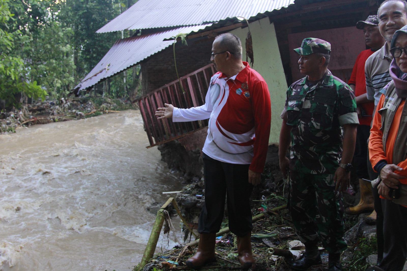 Wali Kota Kotamobagu Turun Langsung di Lokasi Banjir Kelurahan Gogagoman