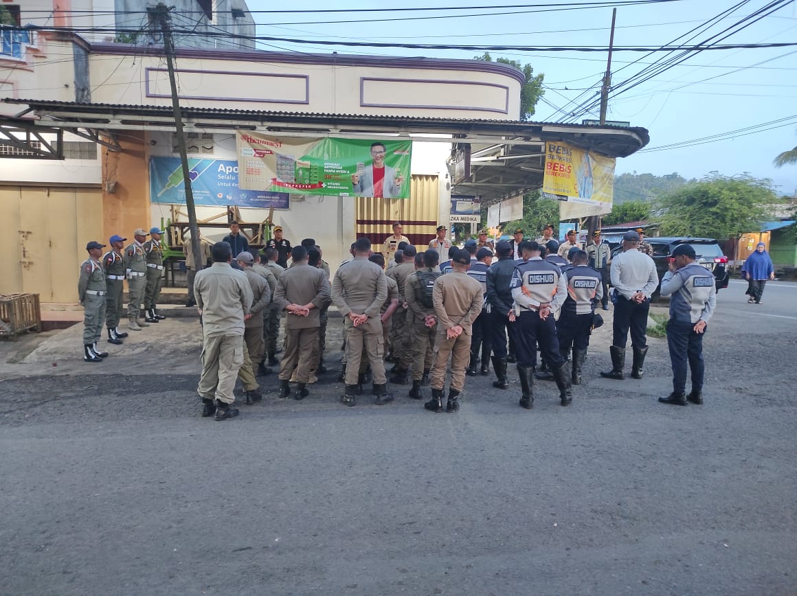 Satpol-PP Kotamobagu Tertibkan Pedagang Pasar 23 Maret, Selasa 5 Desember 2023. Foto : Protokol Dinas Kominfo Kotamobagu.