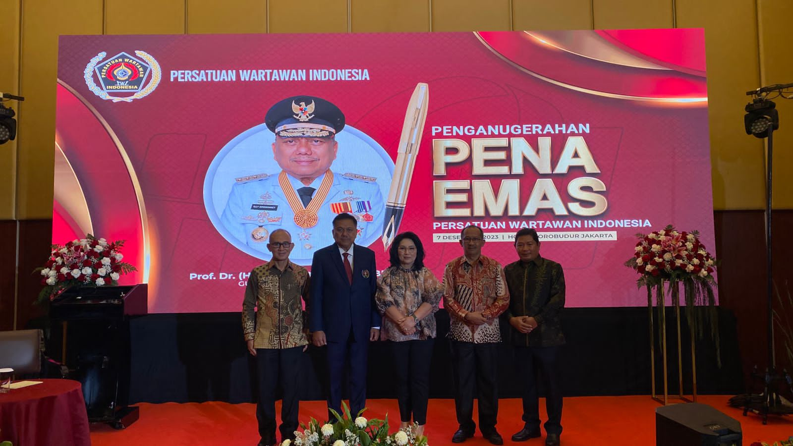 Wali Kota Kotamobagu Hadiri Penganugerahan Penghargaan Pena Emas dari PWI ke Gubernur Sulut