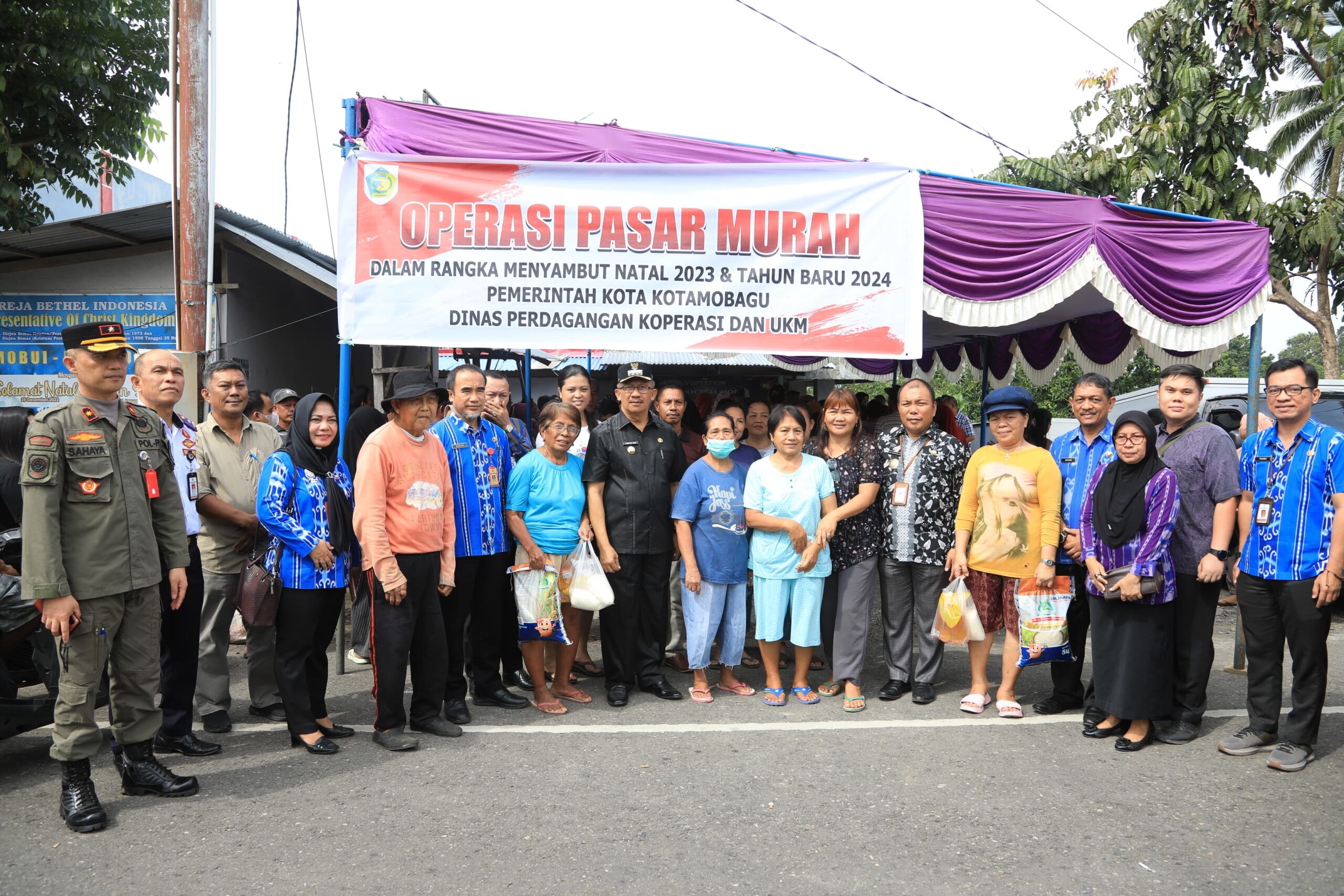 Wali Kota Kotamobagu Pantau Langsung Operasi Pasar Murah di Kelurahan Tumobui