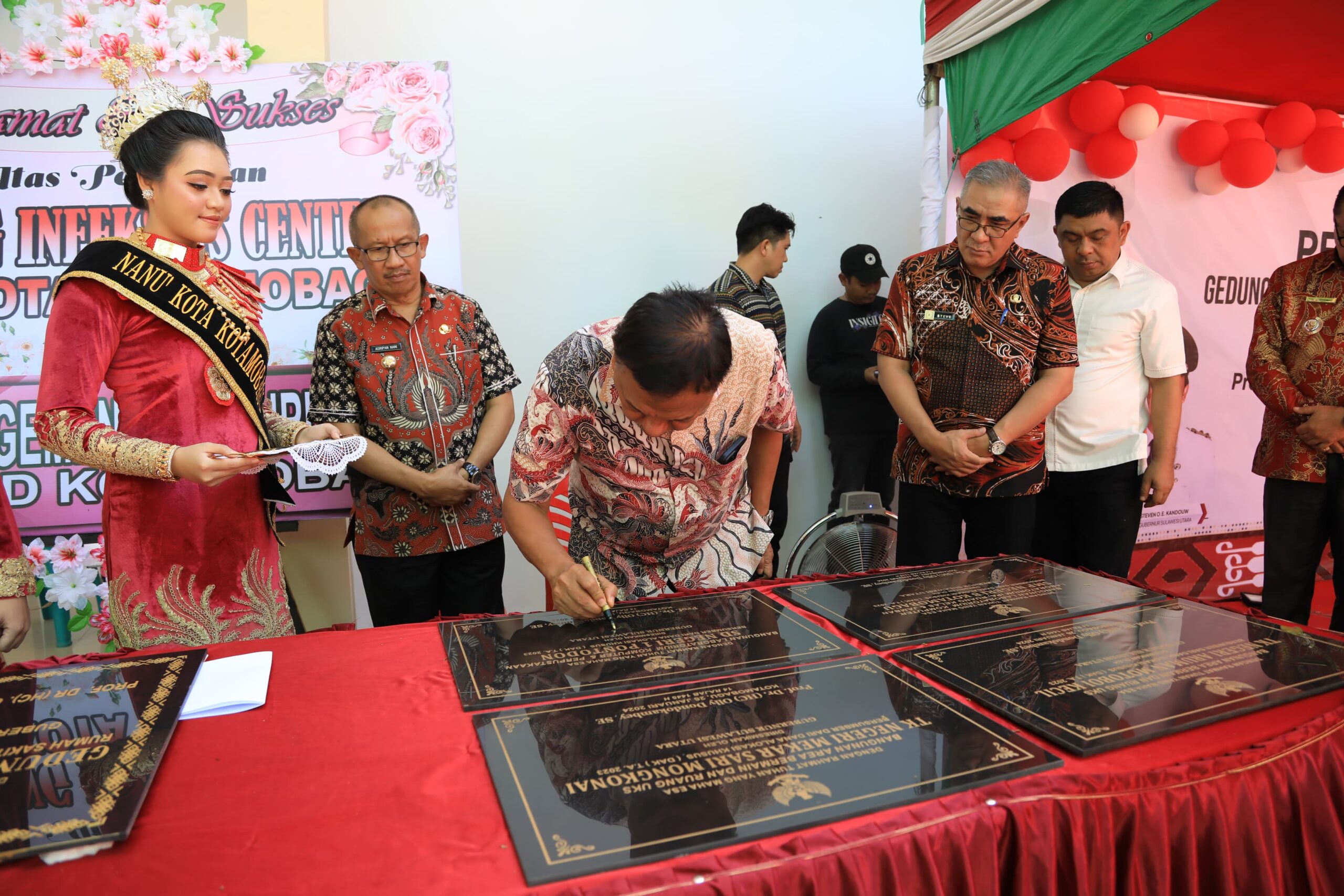 Penjabat Wali Kota Asripan Nani Dampingi Gubernur Sulut Resmikan Gedung Infeksius Center RSUD Kotamobagu, Jumat 26 Januari 2024. Foto : Protokol Dinas Kominfo Kotamobagu