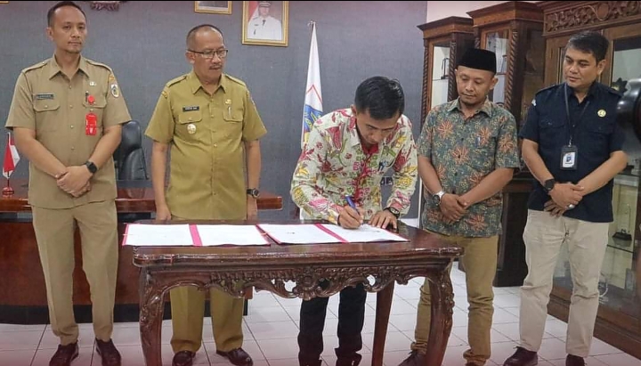 Pemkot Kotamobagu Serahkan Dana Hibah Rp22,5 Miliar ke KPU