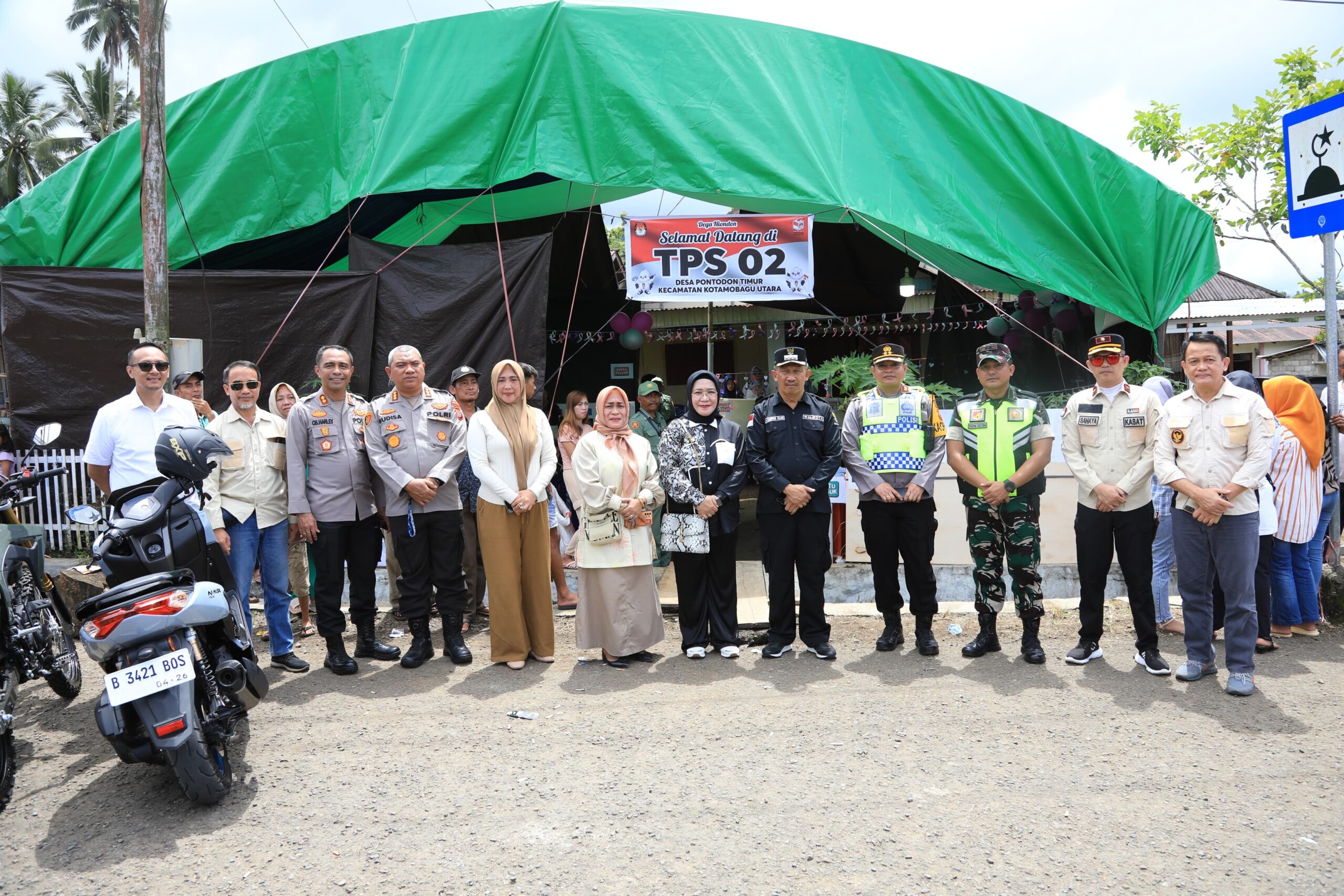 Asripan Nani Pantau Langsung Pelaksanaan Pemilu 2023 di TPS Wilayah Kota Kotamobagu, Rabu 14 Februari 2024. Foto : Protokol Dinas Kominfo Kotamobagu