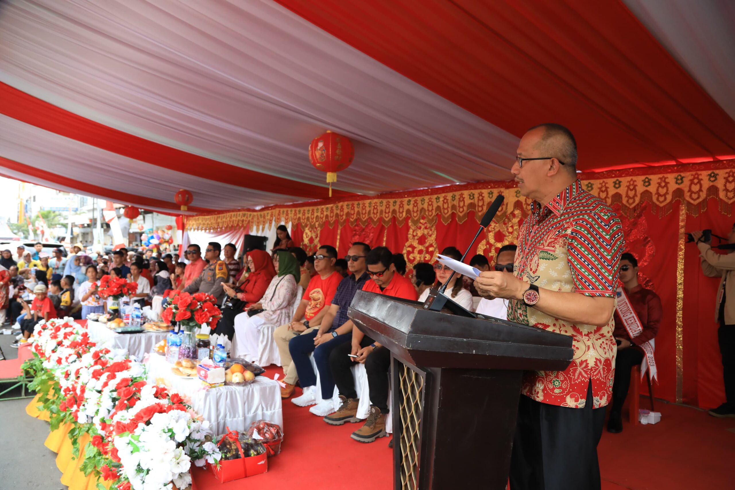 Penjabat Wali Kota Asripan Nani Lepas Peserta Karnaval Festival Budaya dan Cap Gomeh