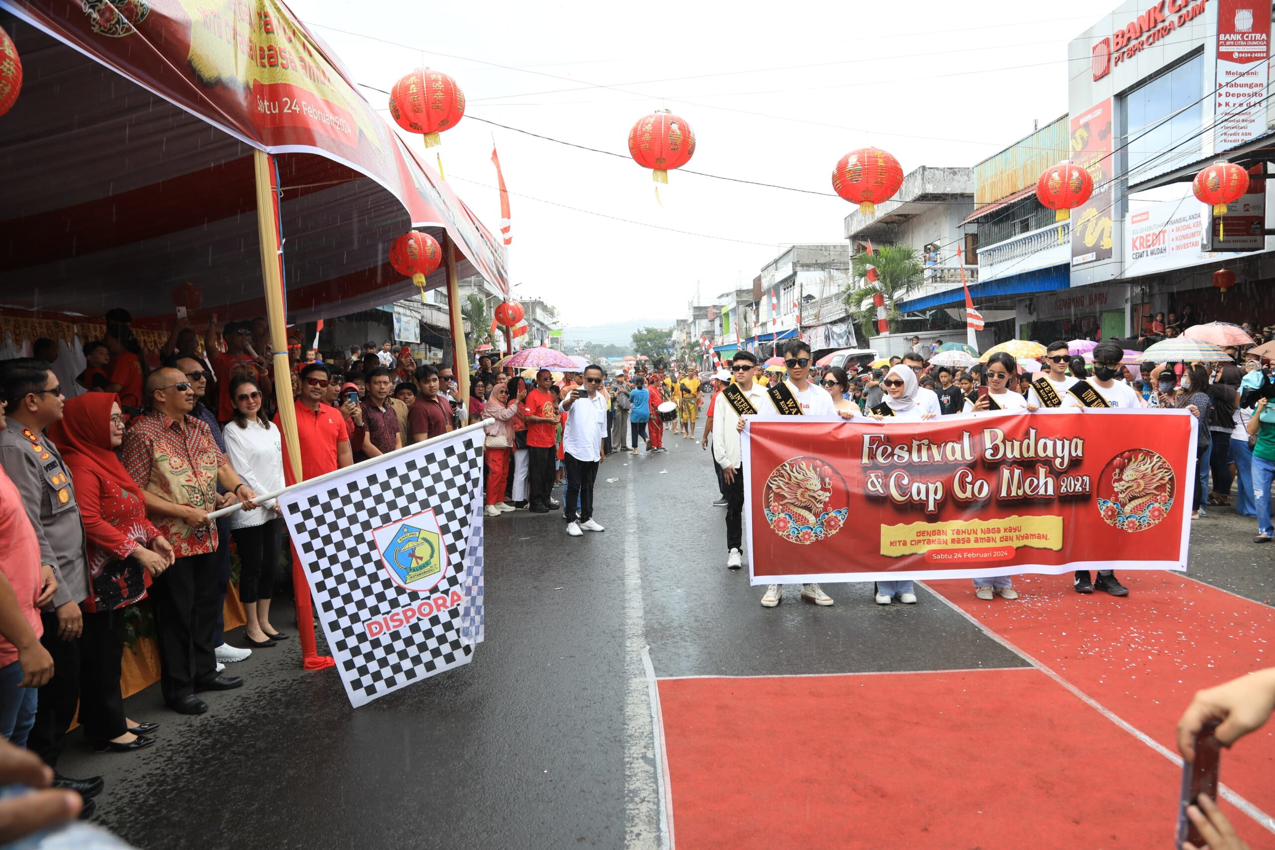 Penjabat Wali Kota Asripan Nani Lepas Peserta Karnaval Festival Budaya dan Cap Gomeh