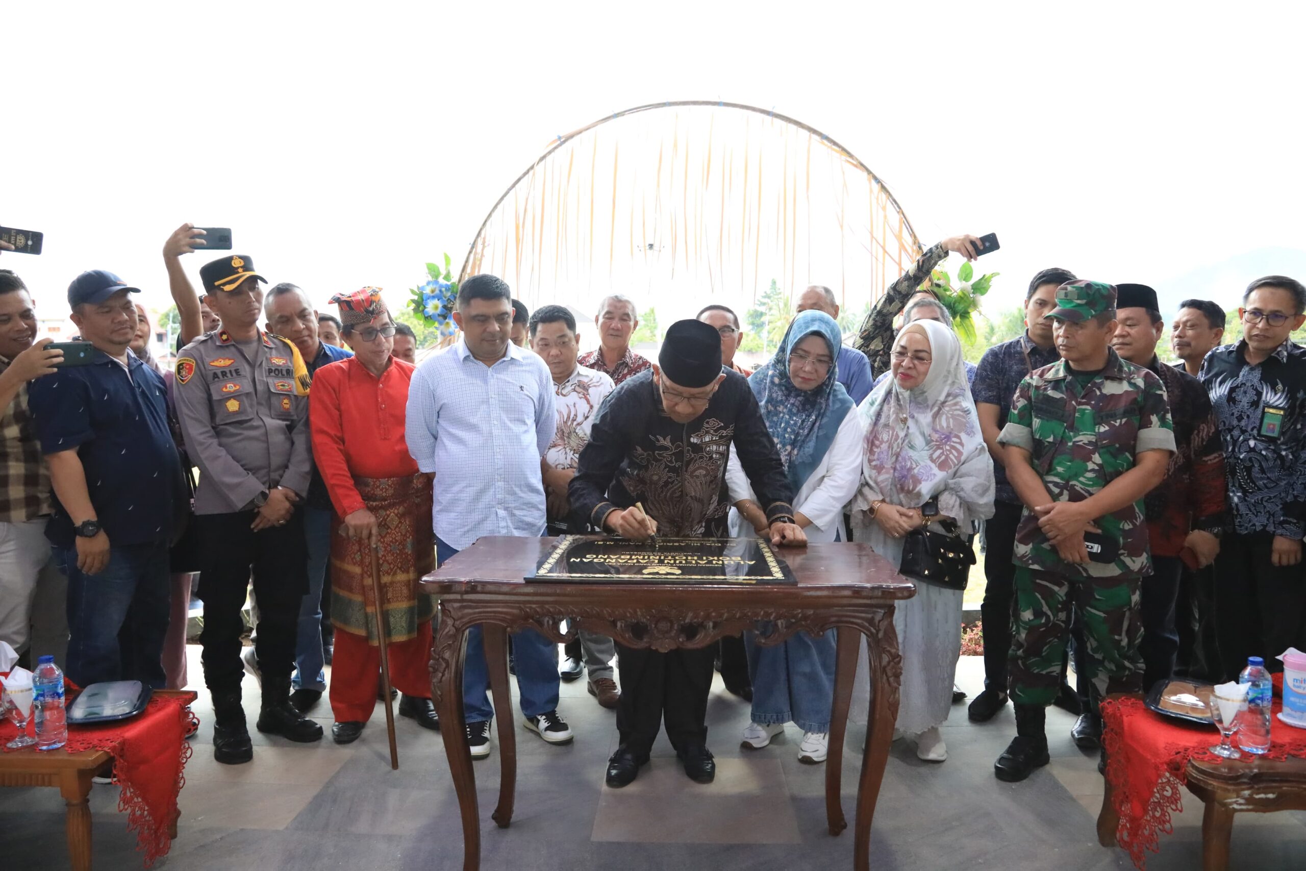 Alun-Alun Boki Hotinimbang Kotamobagu Diresmikan, Penjabat Wali Kota Asripan Nani Sampaikan Ini, Jumat 1 Maret 2024. Foto : Protokol Dinas Kominfo Kotamobagu