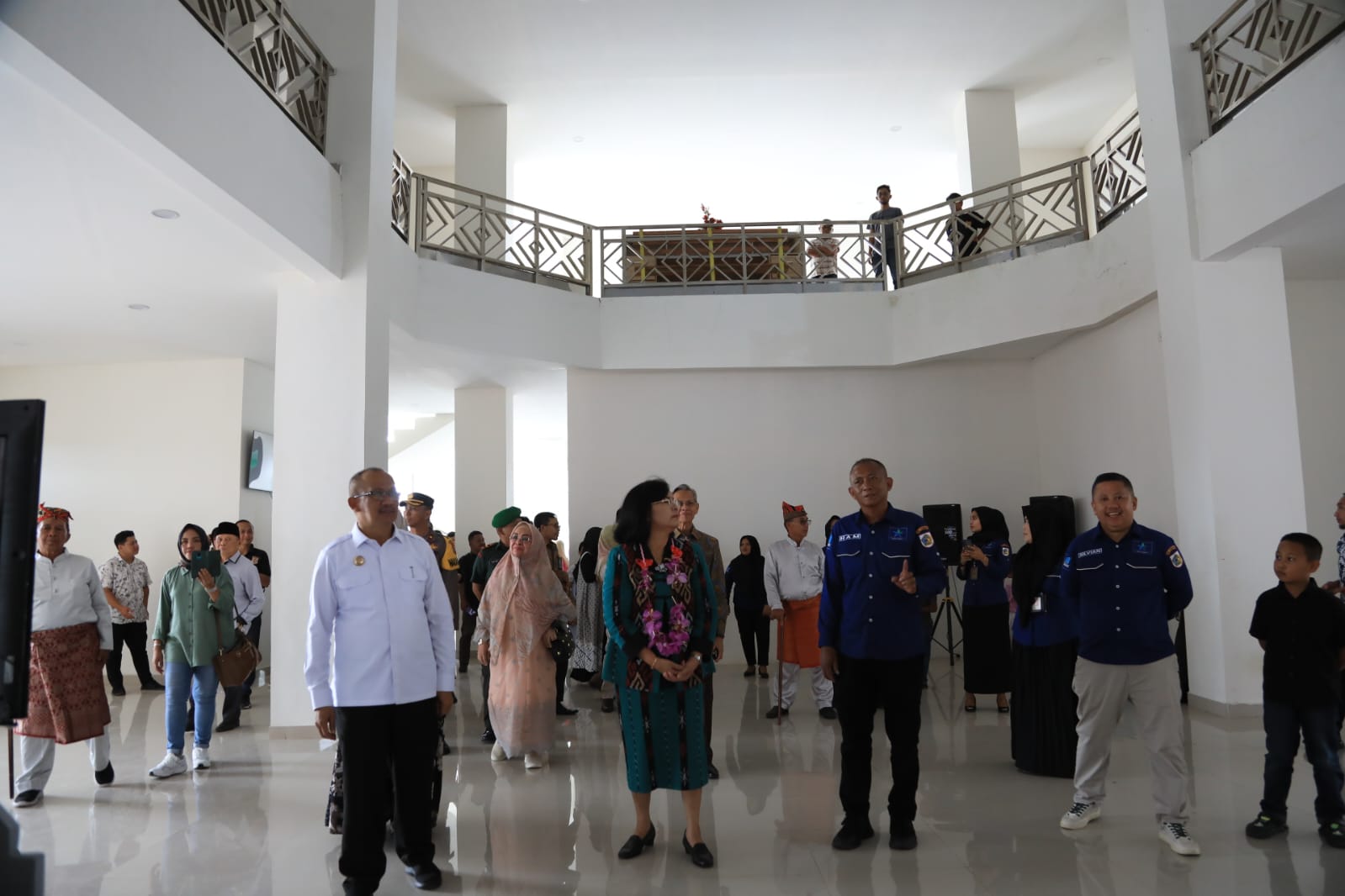 Asripan Nani Bersama Deputi Perpusnas RI Mariana Ginting Resmikan Gedung Perpustakaan Daerah Kotamobagu, Jumat 8 Maret 2024. Foto : Protokol Dinas Kominfo Kotamobagu.