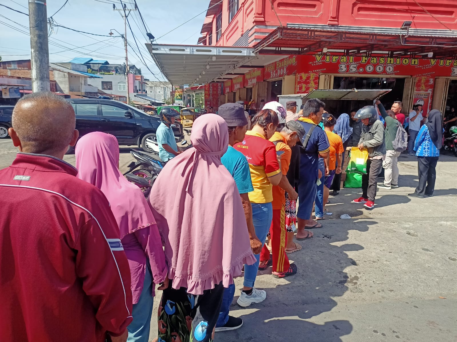 Jaga Stabilitas Harga Pangan, Pemkot Kotamobagu Gelar Pasar Murah, Kamis 14 Maret 2024. Foto : Protokol Dinas Kominfo Kotamobagu.