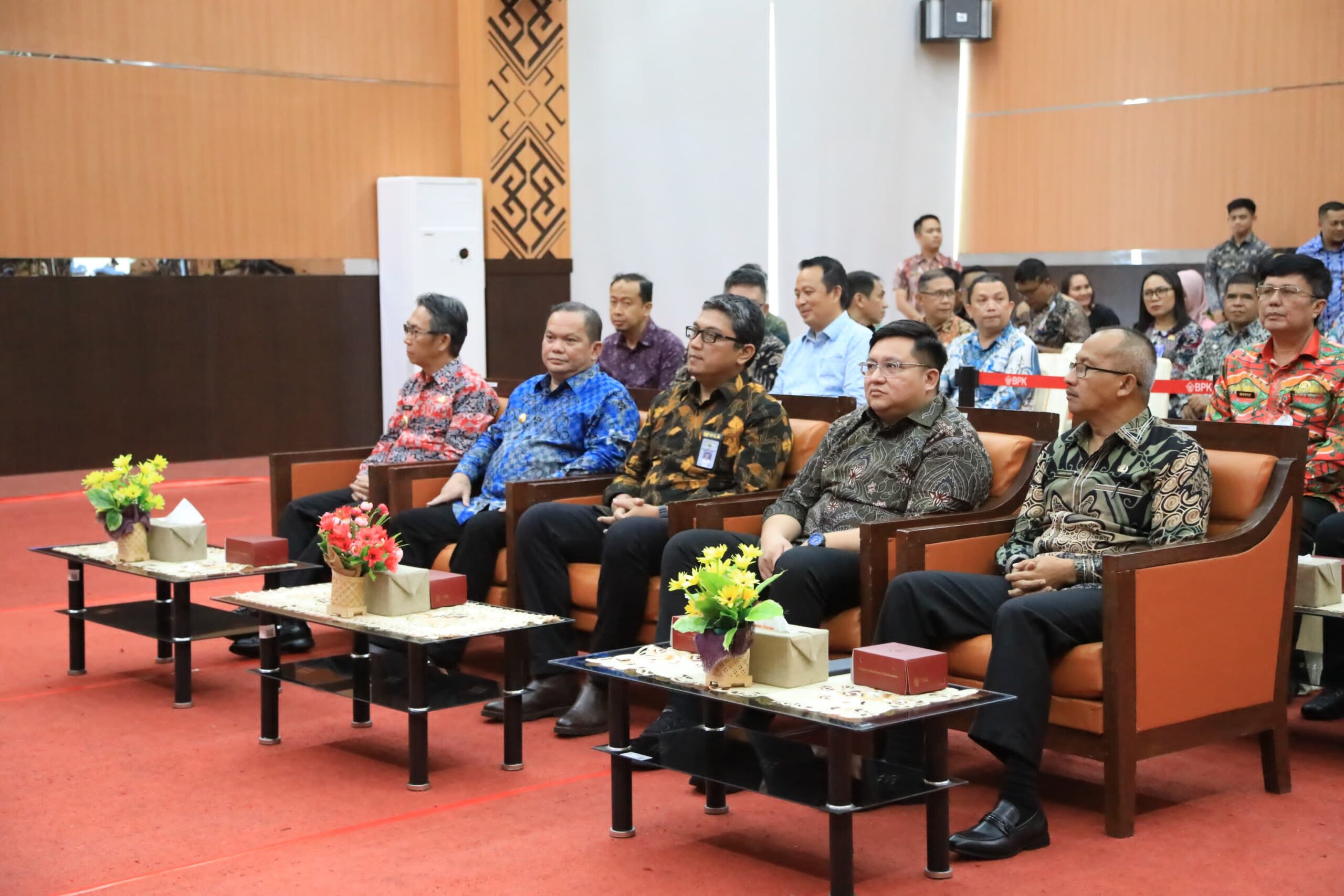 Pj Wali Kota Asripan Nani Serahkan LKPD Unaudited Pemkot Kotamobagu ke BPK Sulut, Kamis 28 Maret 2024. Foto : Protokol Dinas Kominfo Kotamobagu.