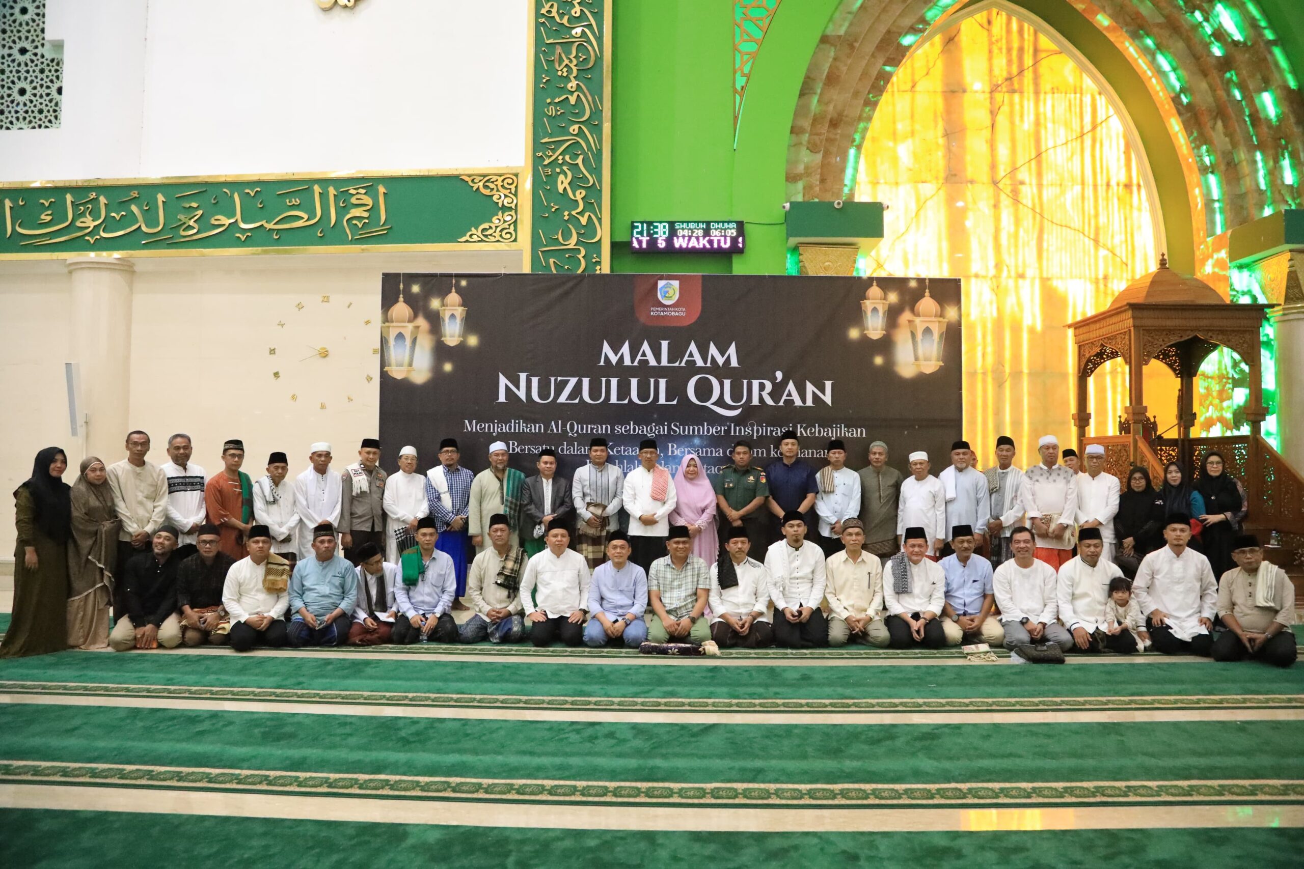 Asripan Nani Hadiri Peringatan Malam Nuzul Qur'an di Masjid Agung Baitul Makmur Kotamobagu, Jumat 29 Maret 2024. Foto : Protokol Dinas Kominfo Kotamobagu.