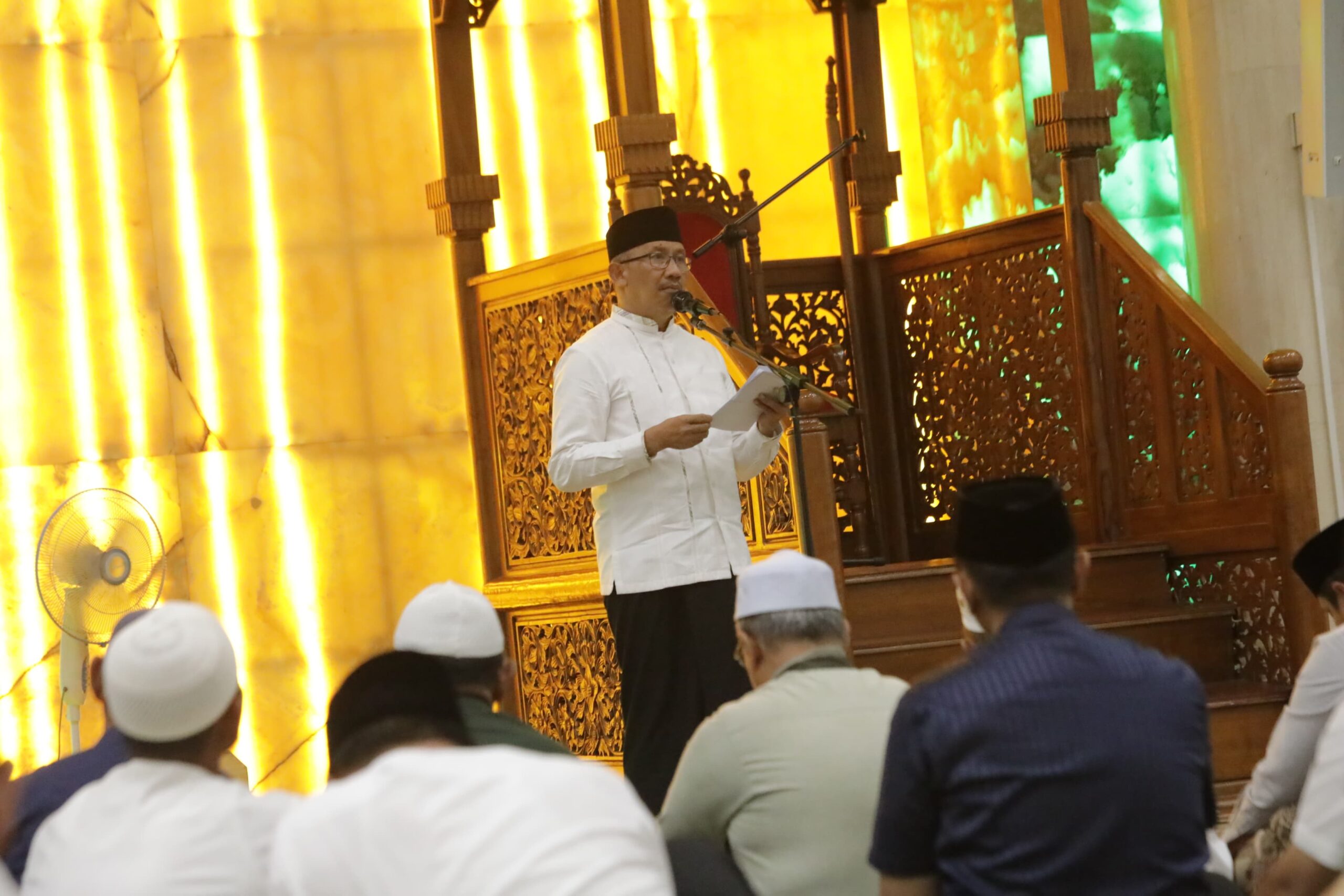 Asripan Nani Hadiri Peringatan Malam Nuzul Qur'an di Masjid Agung Baitul Makmur Kotamobagu