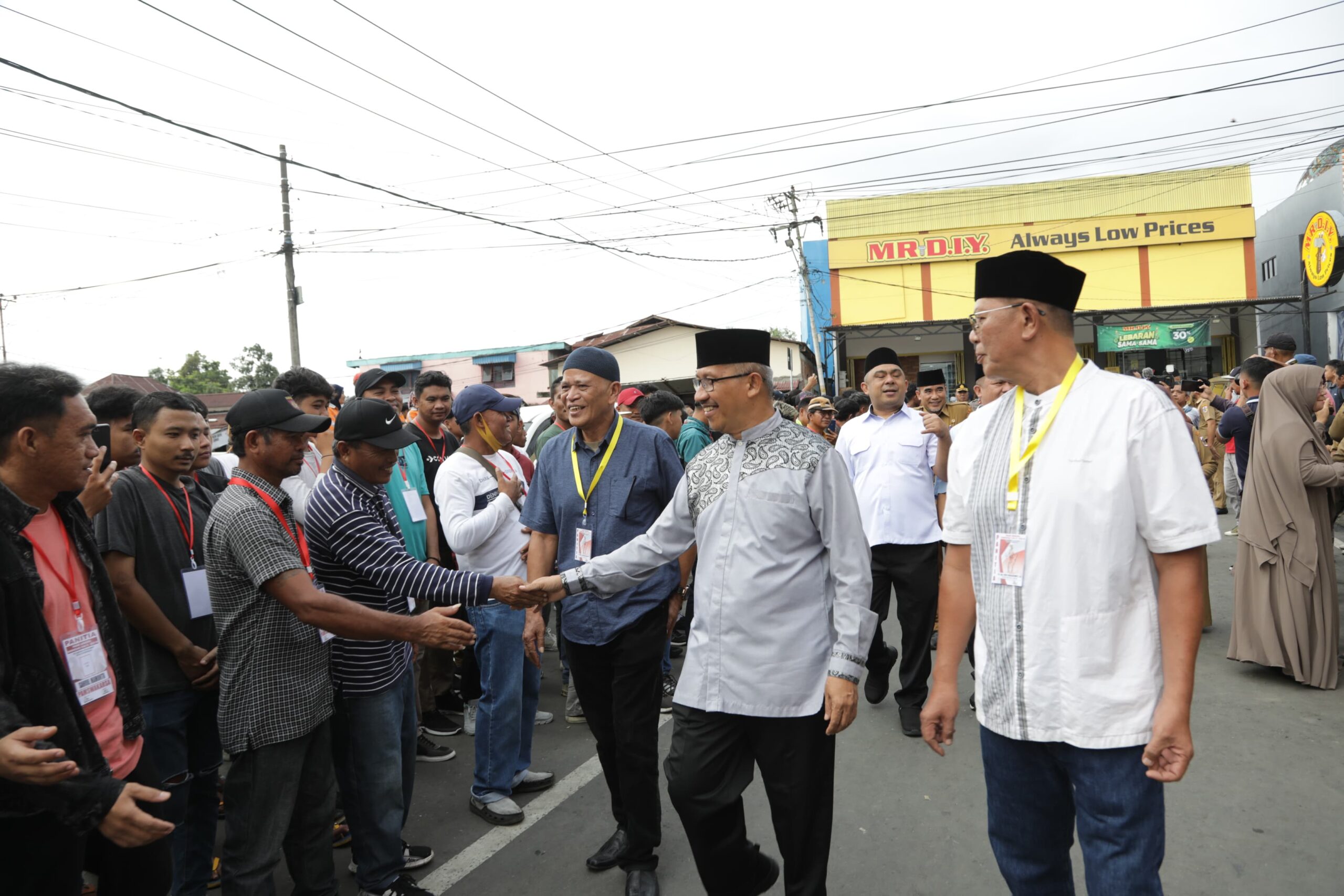 Pasar Senggol Resmi Dibuka, Ini Harapan Pj Wali Kota Kotamobagu, Senin 1 April 2024. Foto : Protokol Dinas Kominfo Kotamobagu