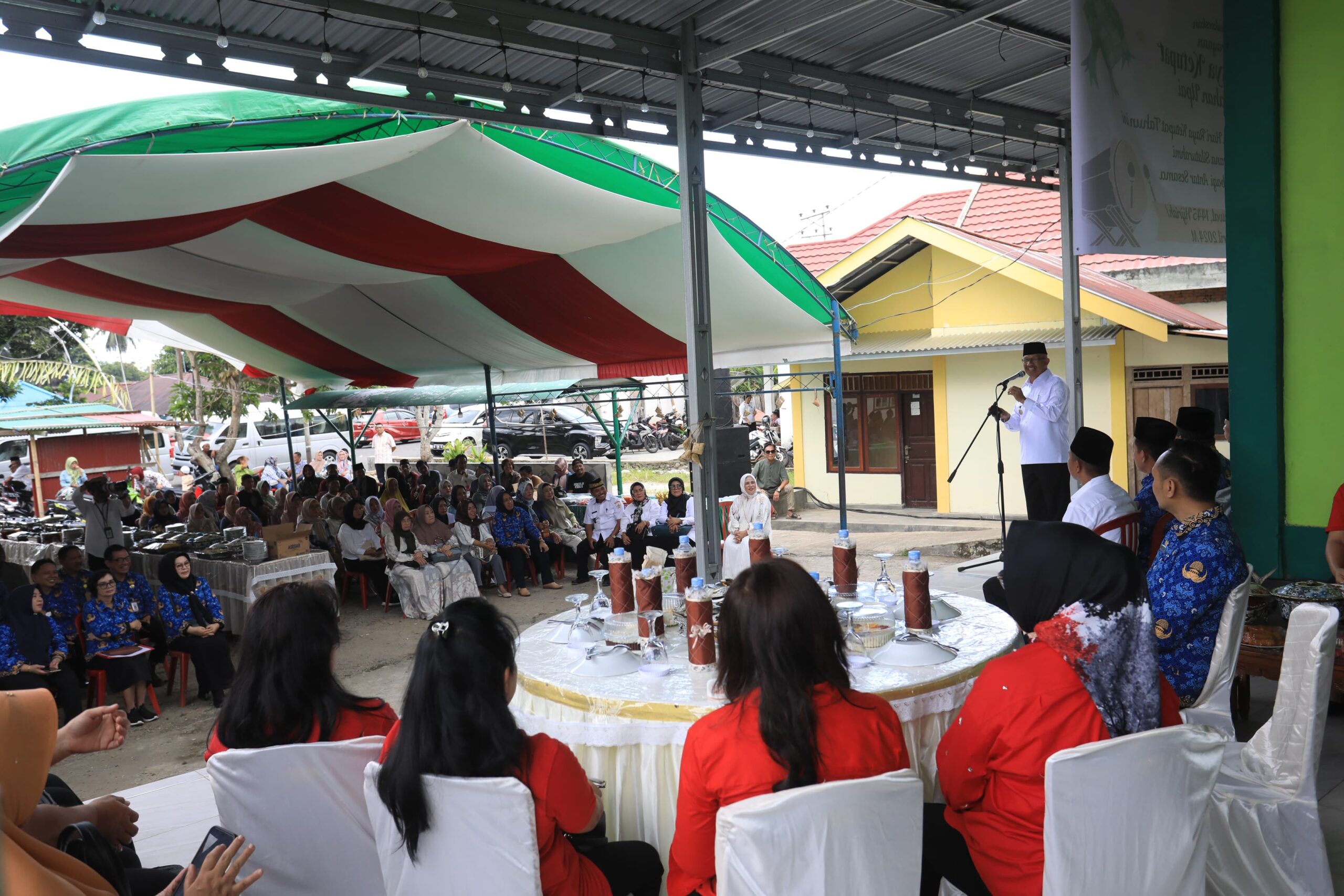 Pj Wali Kota dan Ketua TP-PKK Kotamobagu Bersama Ketua Dharma Wanita Sulut Hadiri Hari Raya Ketupat di Upai, Rabu 17 April 2024. Foto : Protokol Dinas Kominfo Kotamobagu.