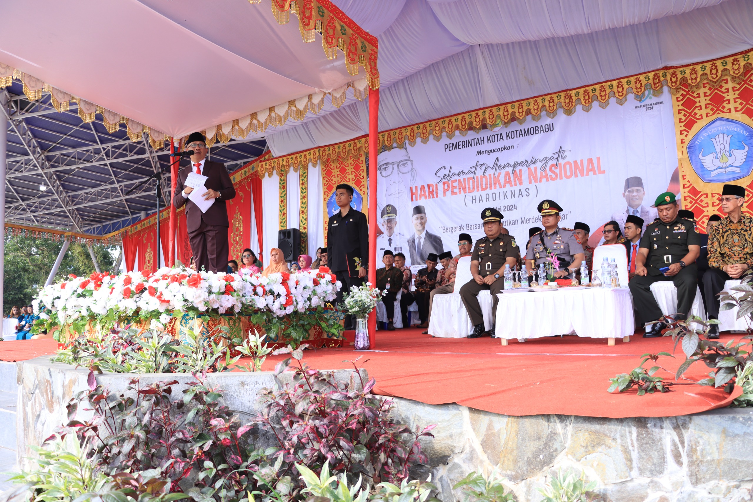 Pj Wali Kota Kotamobagu Inspektur Upacara Peringatan Hardiknas Tahun 2024