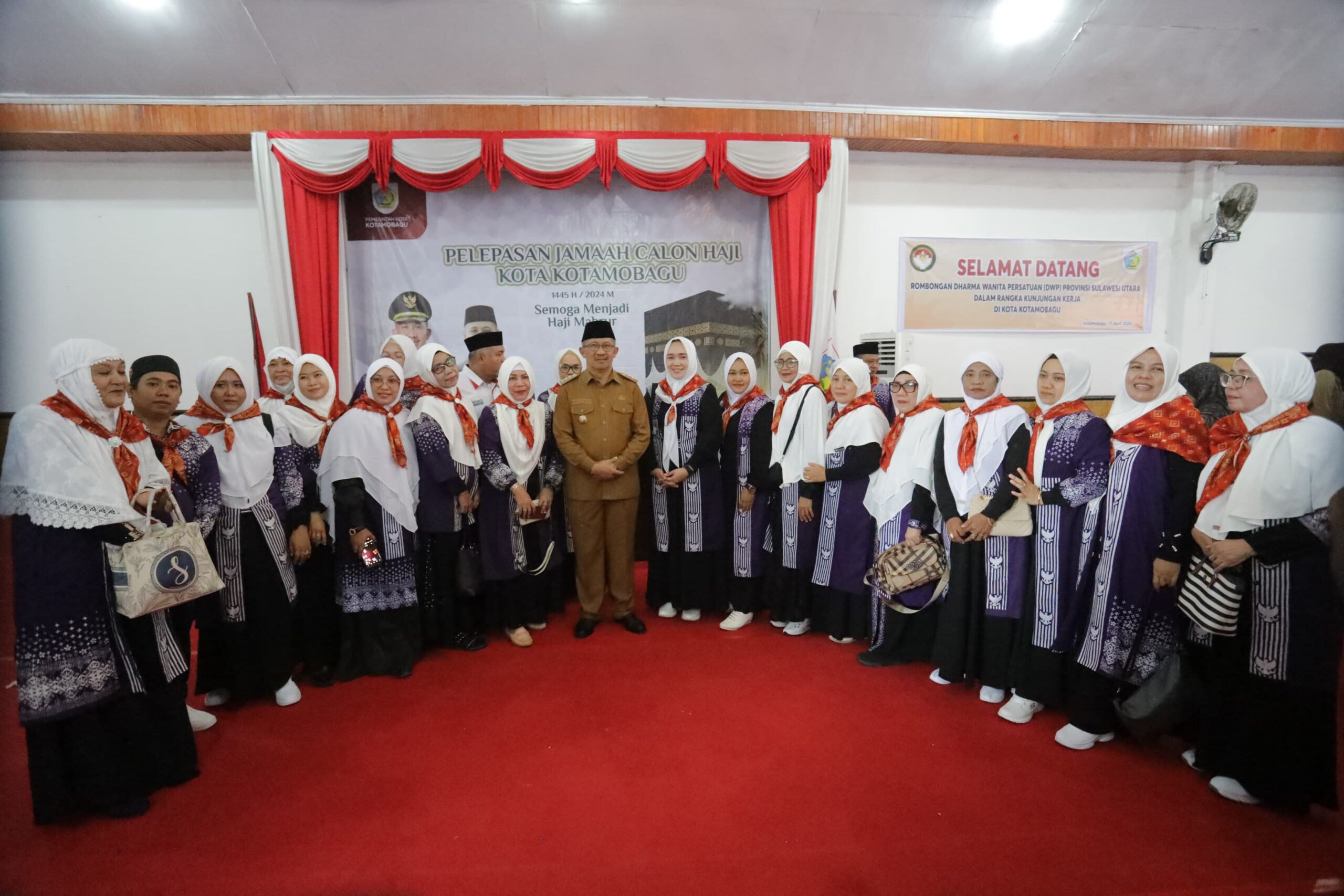 Asripan Nani Secara Resmi Lepas 104 Jamaah Calon Haji Kotamobagu, Senin 13 Mei 2024. Foto : Protokol Dinas Kominfo Kotamobagu.