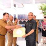 Pj Wali Kota Kotamobagu Serahkan SPPDT PBB Tahun 2024