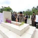 Pj Wali Kota Kotamobagu Ziarah ke Makam Raja dan Mantan Bupati Bolmong