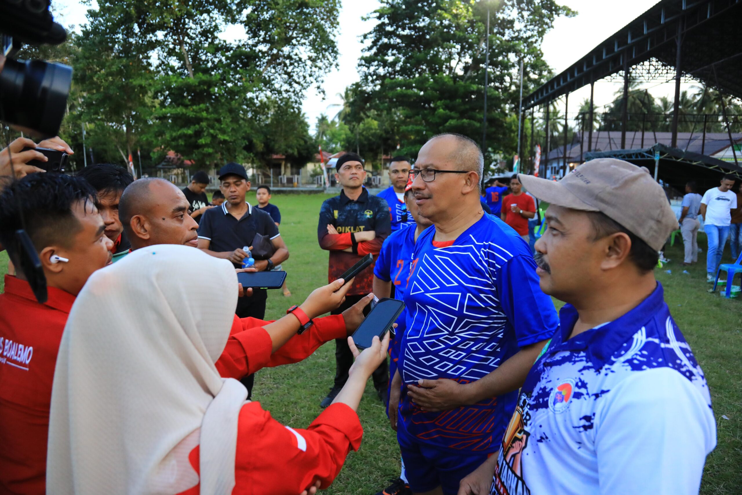 Pj Bupati Boalemo Apresiasi Kedatangan Pj Wali Kota Kotamobagu Pada Sepak Bola Laga Persahabatan