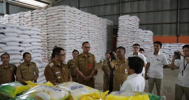 Pj Wali Kota Kotamobagu Tinjau Ketersediaan Pangan Gudang Bulog Sub Divre Bolmong