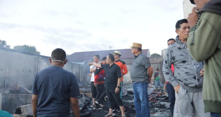 Pj Wali Kota Kotamobagu Tinjau Lokasi Kebakaran di Kelurahan Gogagoman