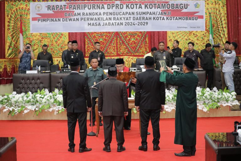Wali Kota Abdullah Mokoginta Hadiri Paripurna Pengucapan Sumpah Janji Pimpinan DPRD Kotamobagu